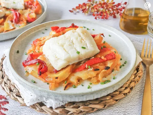 Bacalao al horno, la receta perfecta con patatas, cebolla y pimientos