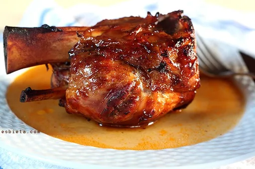 Codillo asado muy tierno