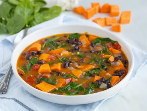 Sopa De Camote Y Frijoles Negros