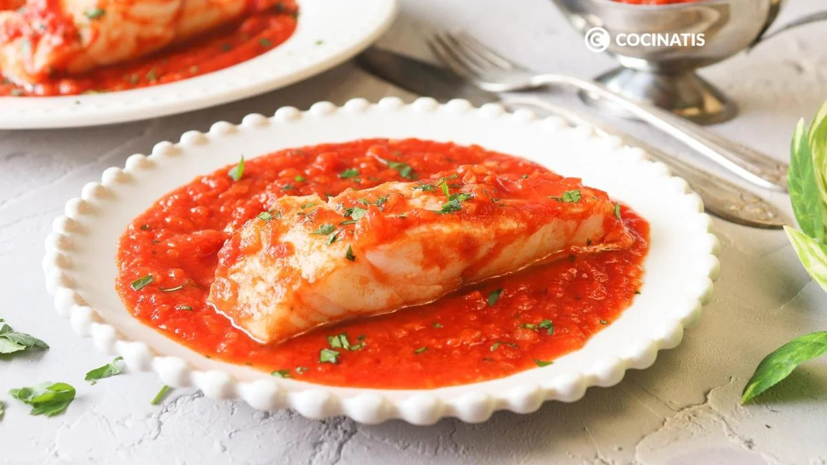 Bacalao con tomate, la receta tradicional de la abuela