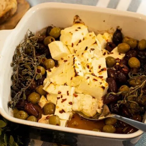 Feta y aceitunas al horno