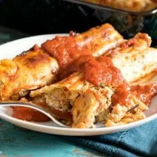 Manicotti al horno con salchicha de pavo