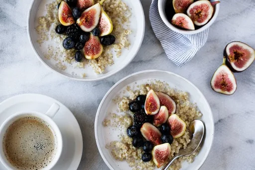 Gachas de quinoa y coco con sirope de arce