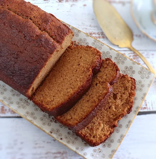 Lemon and oregano cake