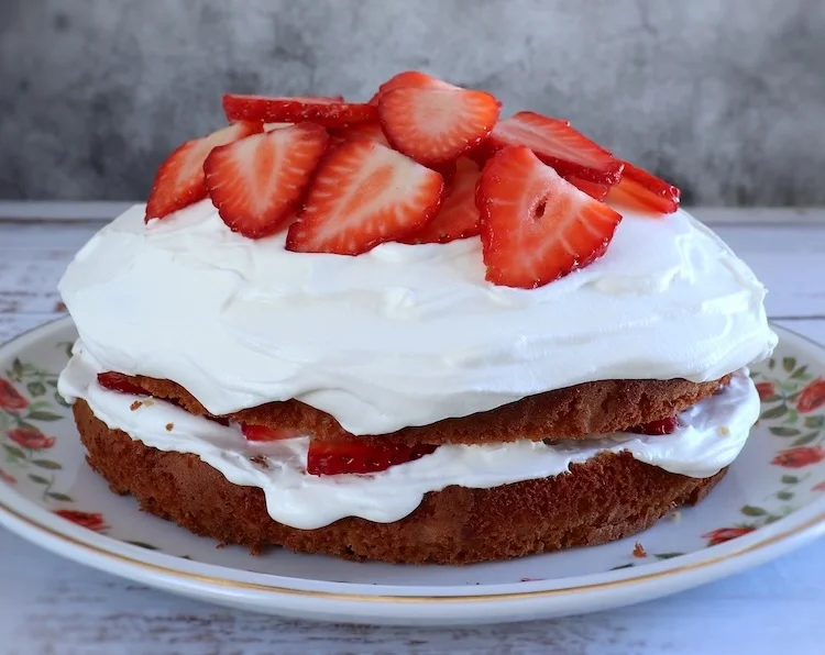 Bolo de Morango e Chantilly