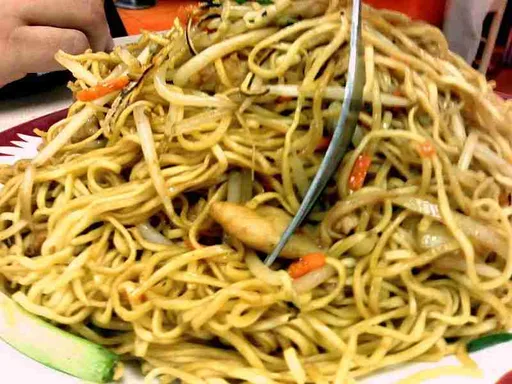 Chow Mein de pollo y cerdo
