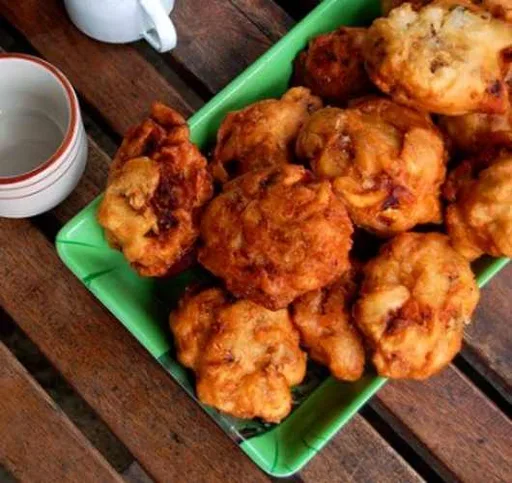 Filipino Bandiay-Bandiay (Banana Fritters)