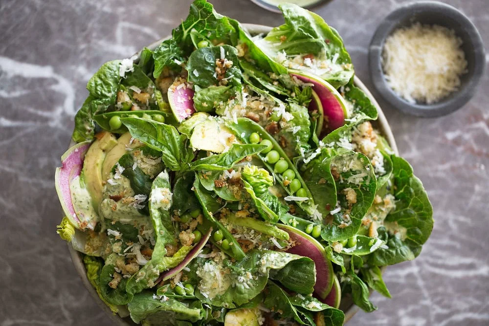 Little-Gem-Salat mit Green-Goddess-Dressing