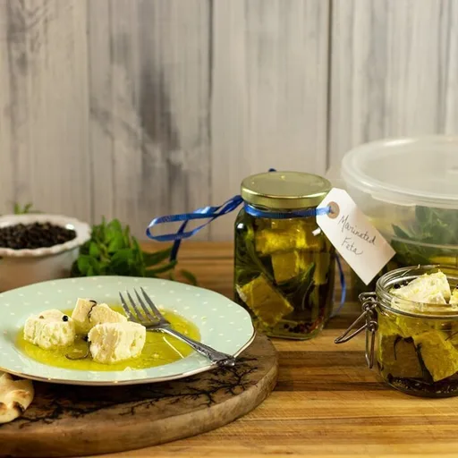 Queso feta marinado casero