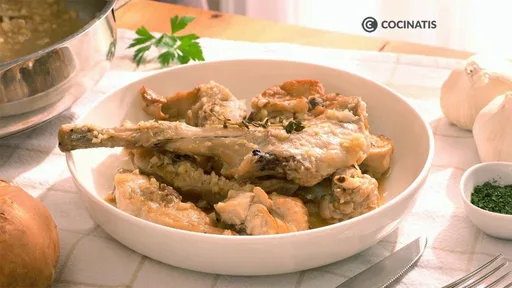 Conejo al ajillo