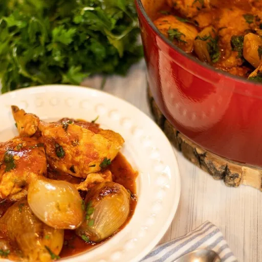 Kotopoulo Stifado: estofado griego de pollo y chalotas