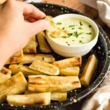Patatas de yuca crujientes al horno (sin gluten, veganas)