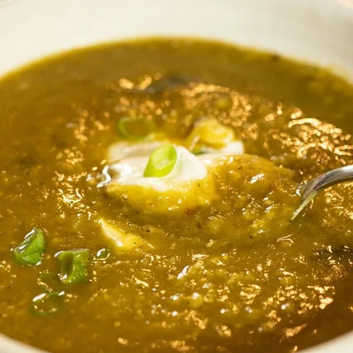 Sopa Mediterránea de Lentejas Rojas y Calabacín