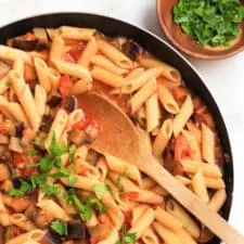 Penne con berenjena y ajo
