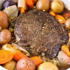 Carne asada a la cazuela en olla de cocción lenta