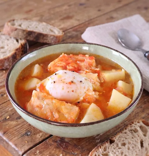Sopa de Bacalao con Huevos Poché