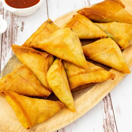 Samosas fáciles con obleas de rollito de primavera