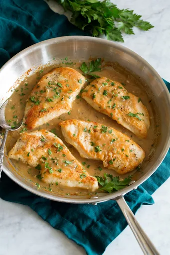 Pollo en salsa de vino blanco