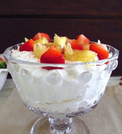 Chantilly with strawberries and pineapple