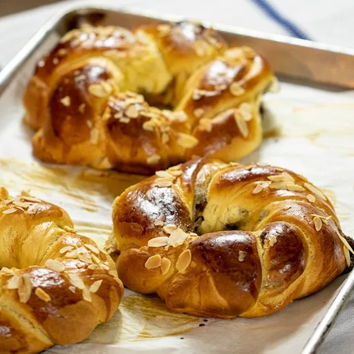Stuffed Tsoureki Minis: Greek Easter Bread Wreaths & Twists