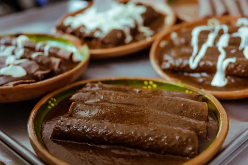 Prepara unas enmoladas de chocolate oscuro ¡muy deliciosas!
