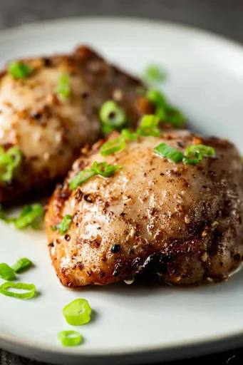 Muslos de pollo deshuesados en freidora de aire