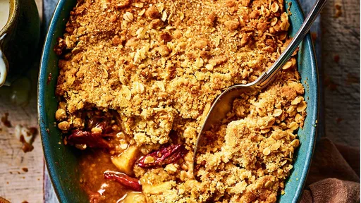Apple and rhubarb crumble