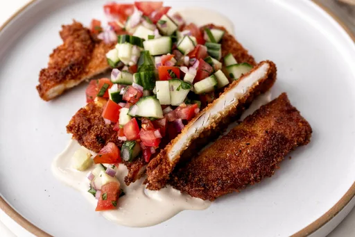 Cómo hacer filetes de pollo crujientes (5 formas de servirlos)