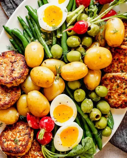 Niçoise Salad with Salmon Cakes