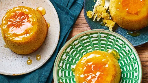 Sticky marmalade and cardamon puddings