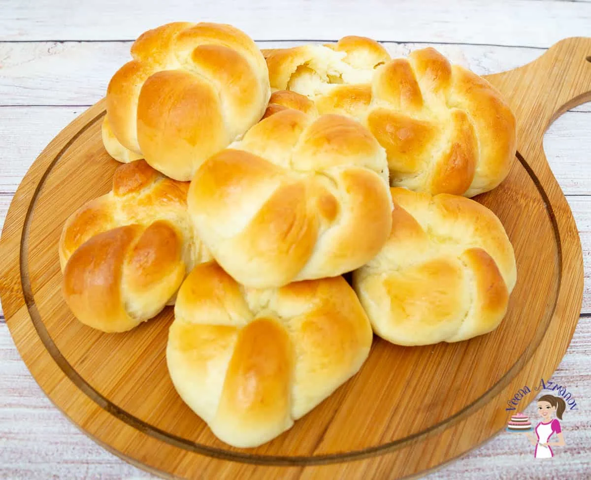 Knotted Rolls No knead
