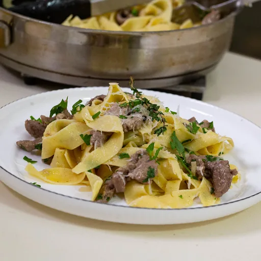 Cordero con pasta