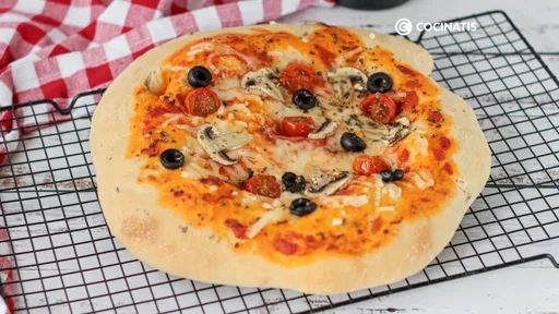 Pizza vegana con masa casera