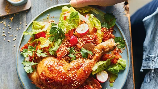 Muslos de pollo marinados en kimchi y masa madre