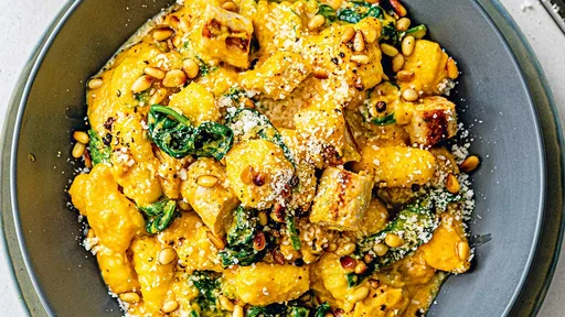 Ñoquis de calabaza con salchicha de pollo