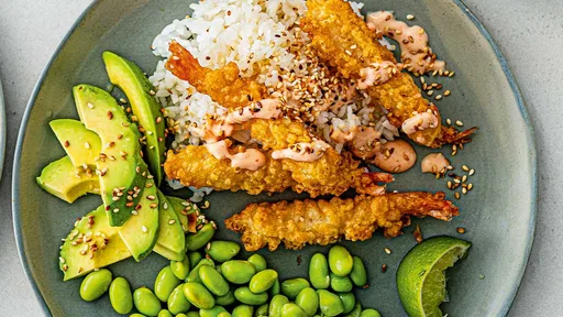 Tempura prawns and sushi rice bowl