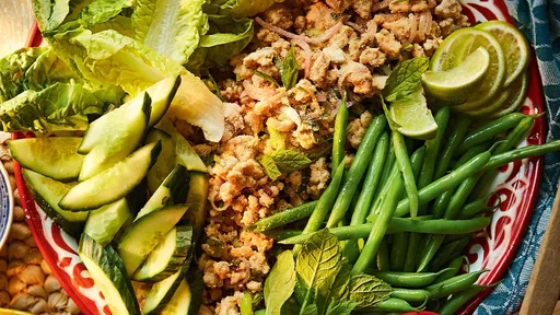 Larb de pollo tailandés