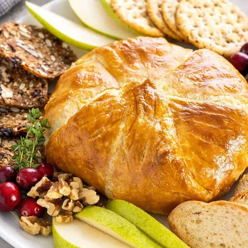 Queso Brie horneado en hojaldre