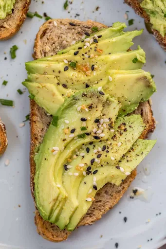 Tostada de Aguacate (Ideas de toppings y consejos)