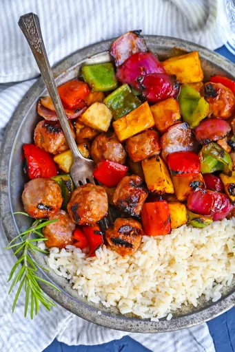 Brochetas de Salchicha, Verduras y Piña a la Barbacoa