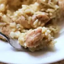 Pollo y arroz cremosos al ajo y parmesano