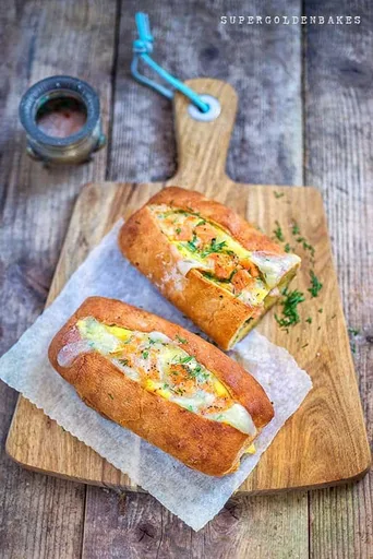 Huevos al horno con salmón y queso de cabra