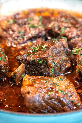 Costillas de ternera estofadas al horno