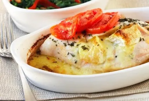 Pollo con Camembert y estragón