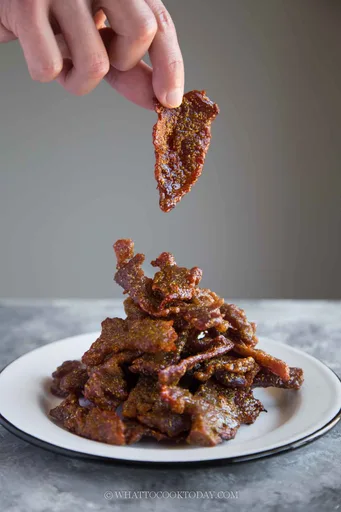Dendeng Babi Goreng (Cecina de cerdo dulce indonesia)