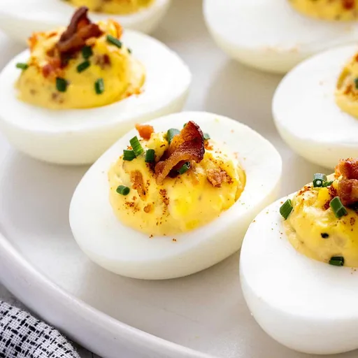 Huevos rellenos con bacon