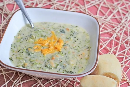 Sopa de brócoli y cheddar