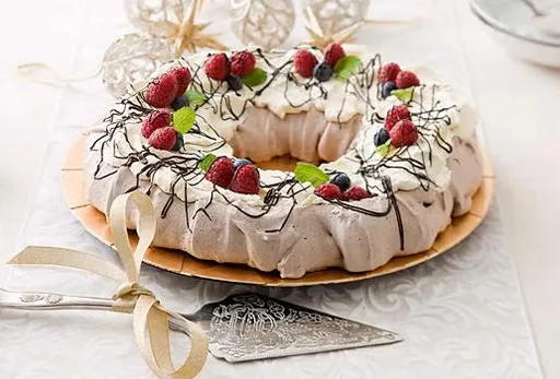 Chocolate Pavlova Wreath