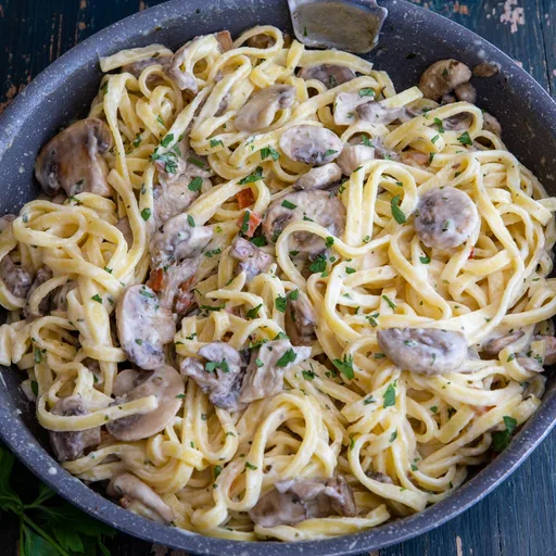 Pasta cremosa con setas