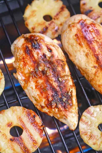 Pollo a la parrilla con piña